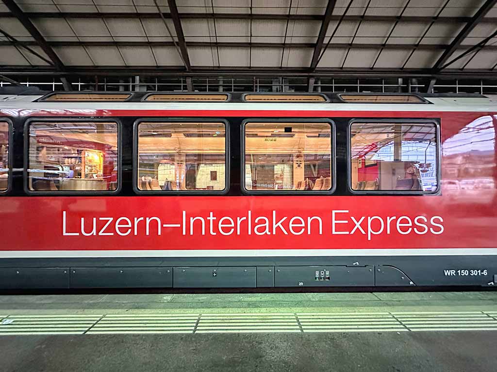 琉森-因特拉根特快車（Lucerne－Interlaken-Express）