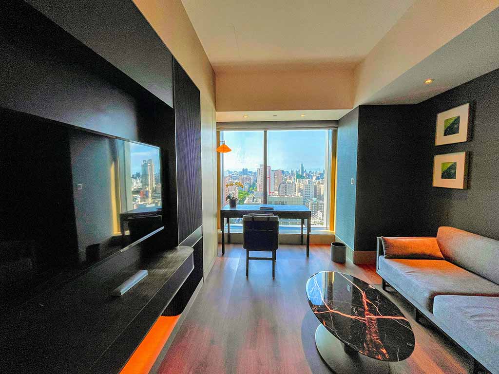 Room-of-lobby-of-InterContinental-Kaohsiung