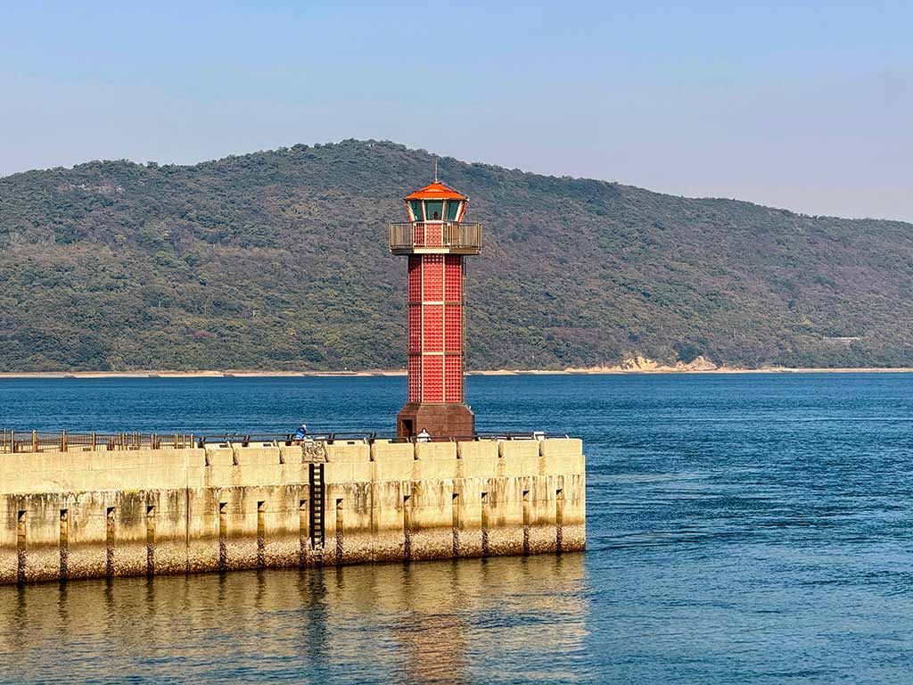 高松港玉藻防波堤燈塔